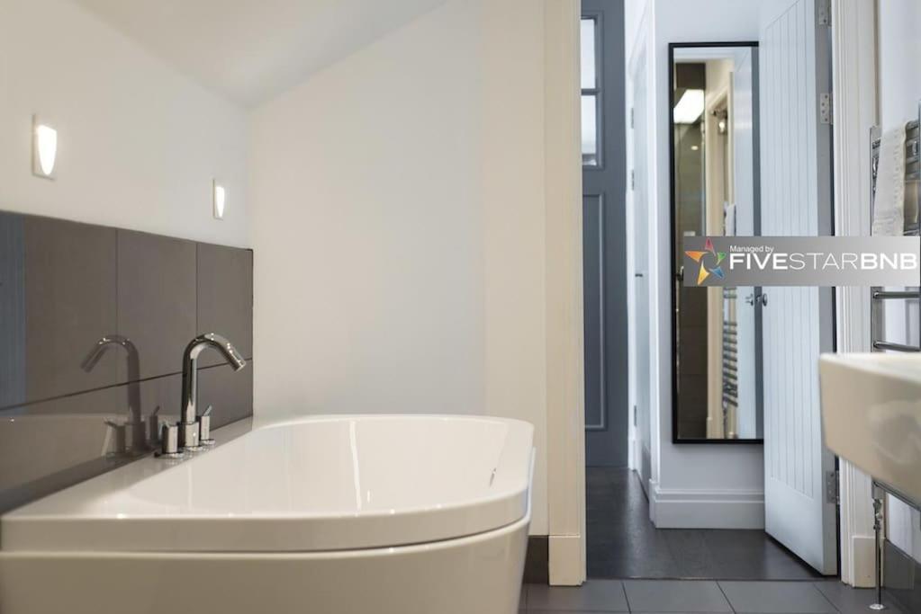 Cool Urban With Stunning Castle Views Edimburgo