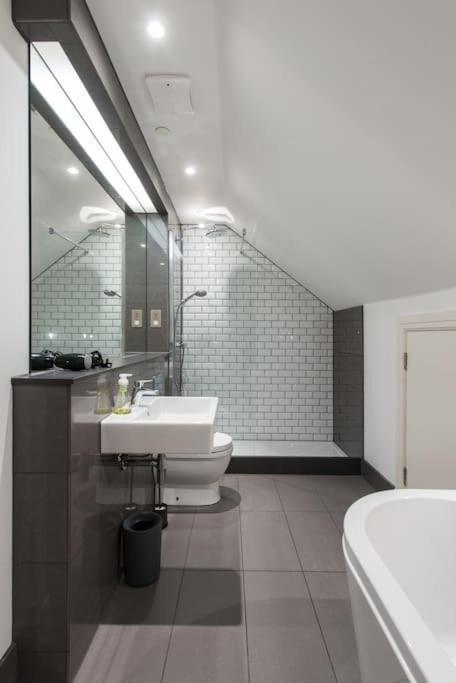 Cool Urban With Stunning Castle Views Apartamento